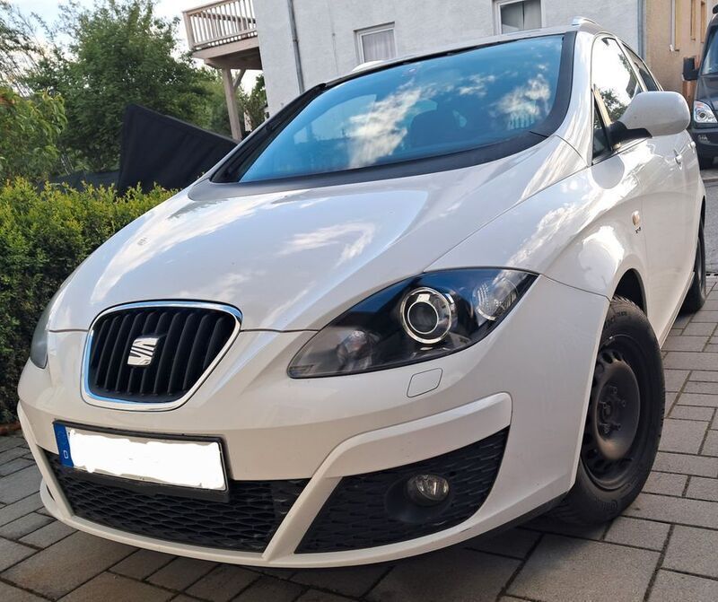 Weiß Gebraucht 2010 Seat Altea XL Van / Kleinbus | 4.200 € (Fairer Preis) - Bild 1/3