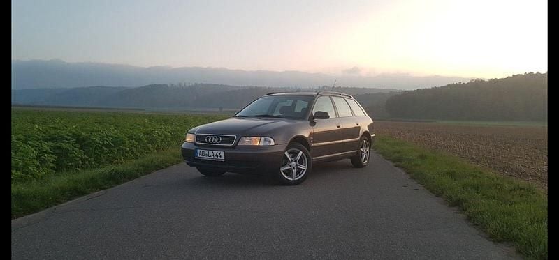 Braun Gebraucht 1997 Audi A4 Kombi | 500 € (Superpreis) - Bild 1/4