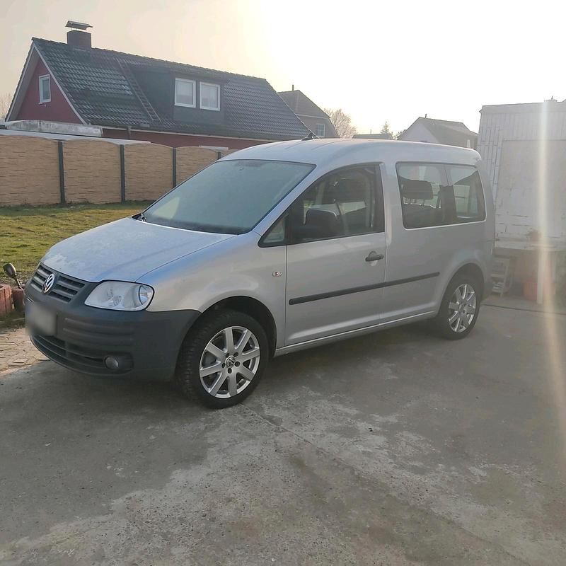 Second-hand VW Caddy 109 CP (80 kW) 2009 Argintiu Monovolum