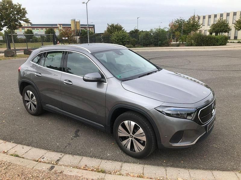 Grau Gebraucht 2023 Mercedes EQA250 Progressive SUV | 30.600 € (Guter Preis) - Bild 1/4