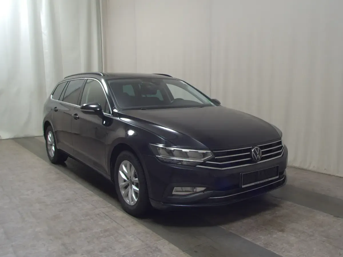 Gebraucht VW Passat Business 122 PS (89 kW) 2023 Schwarz Kombi