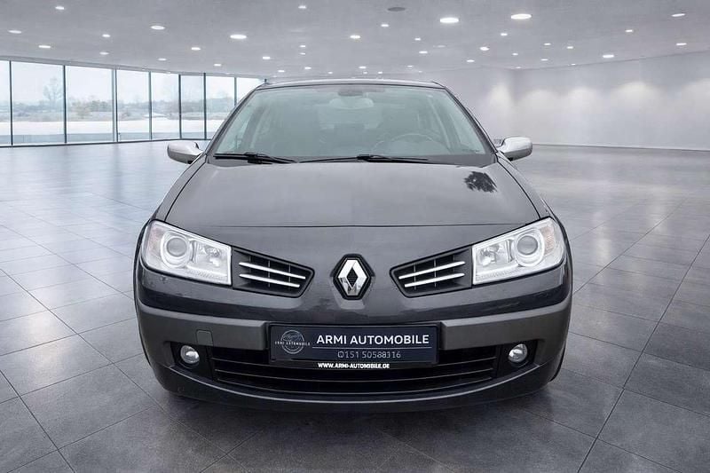 Grau Gebraucht 2007 Renault Mégane Cabriolet Dynamique Cabrio | 3.990 € (Teuer) - Bild 1/4