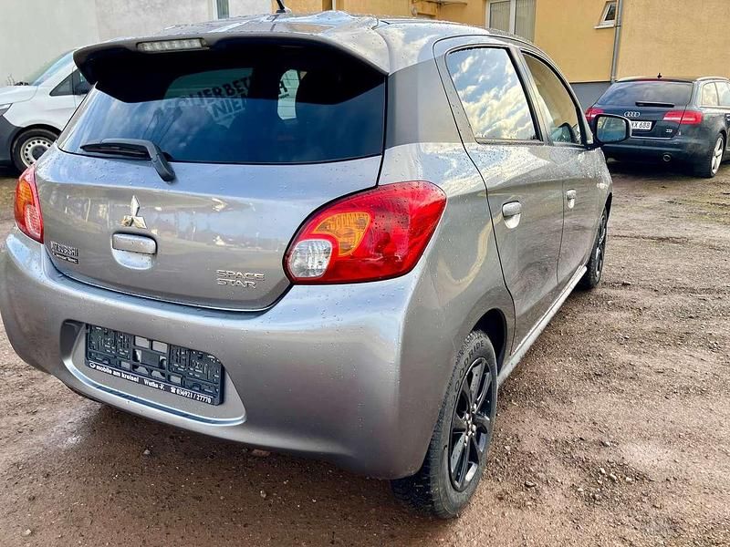 Gebraucht Mitsubishi Space Star Diamant Edition 80 PS (58 kW) 2015 Platinumgrau (m) Kleinwagen
