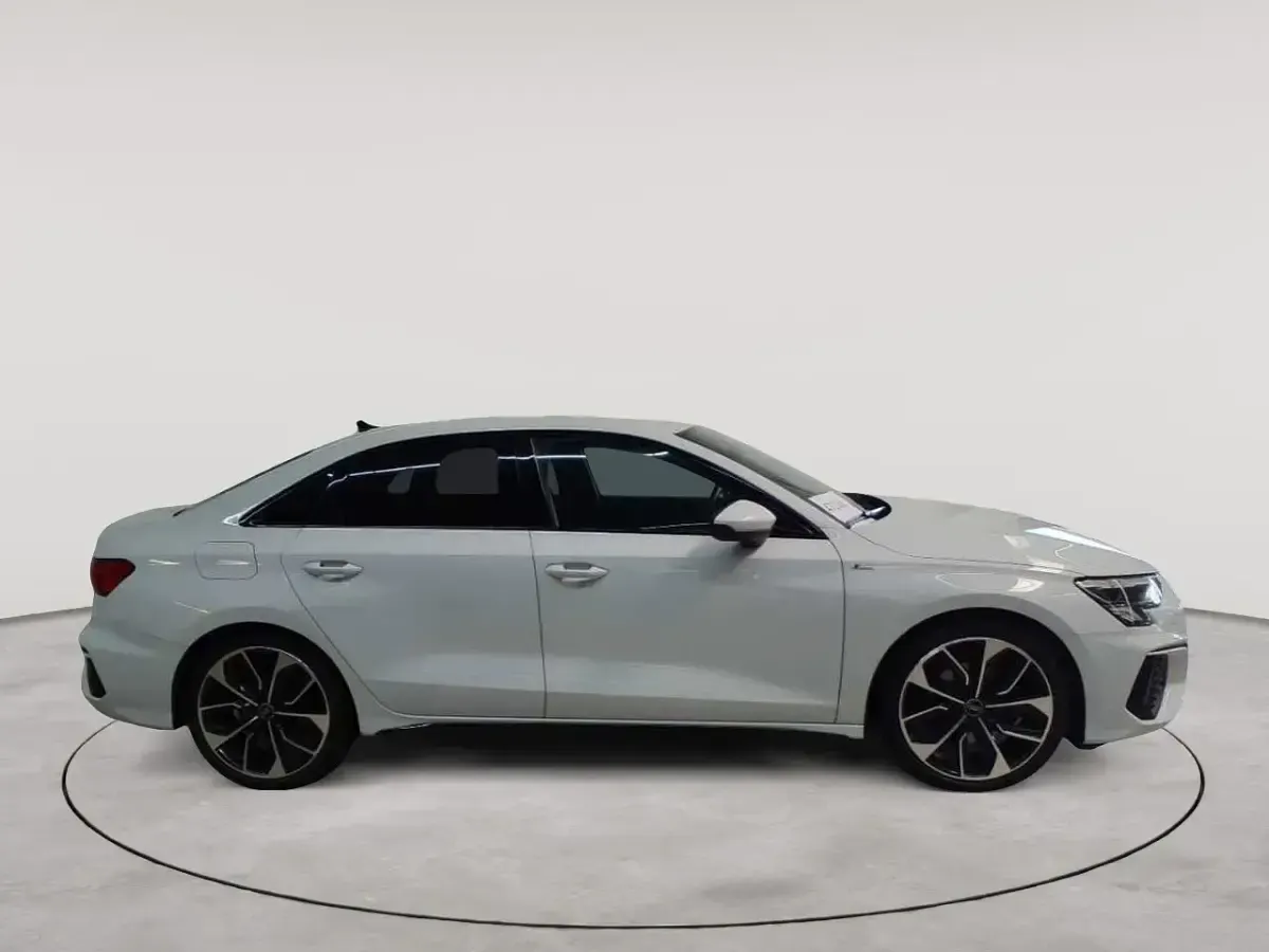 Gebraucht Audi A3 S-Line 150 PS (110 kW) 2023 Gletscherweiss metallic Limousine