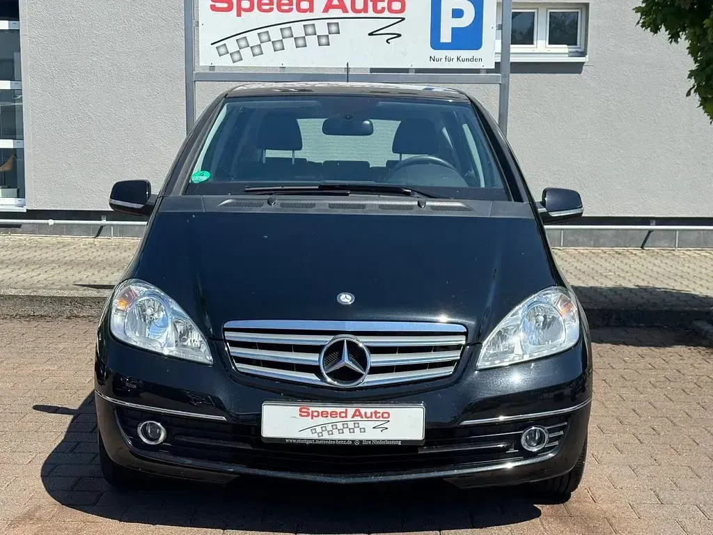 Gebraucht Mercedes A180 Elegance 116 PS (85 kW) 2012 Schwarz Kleinwagen