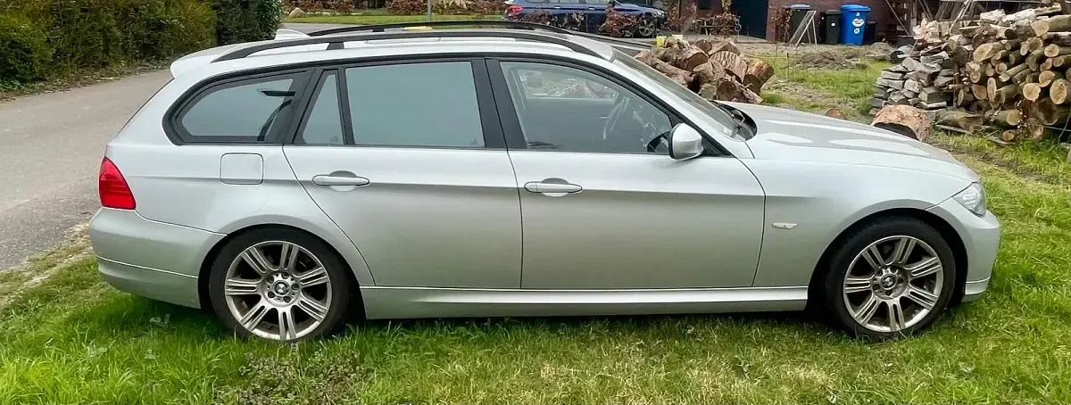 Gebraucht BMW 318 143 PS (105 kW) 2010 Silber Kombi