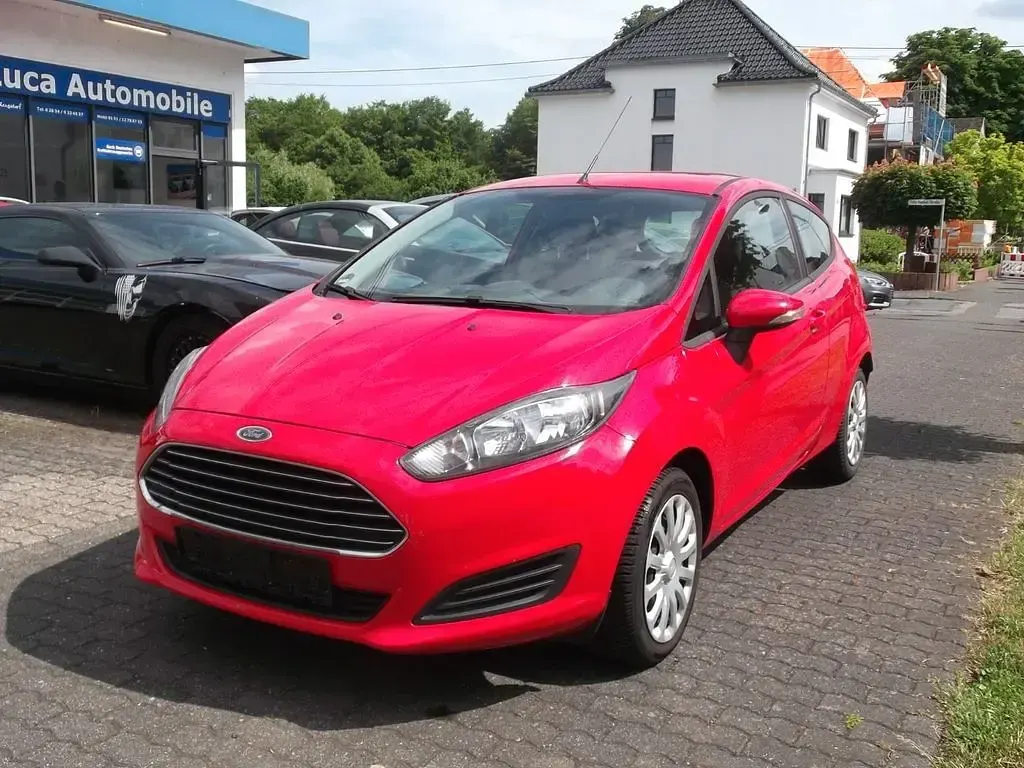 Gebraucht Ford Fiesta Trend 65 PS (47 kW) 2014 Rot Kleinwagen