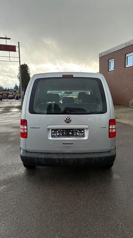 Gebraucht VW Caddy Trendline 102 PS (75 kW) 2013 Silber Van / Kleinbus