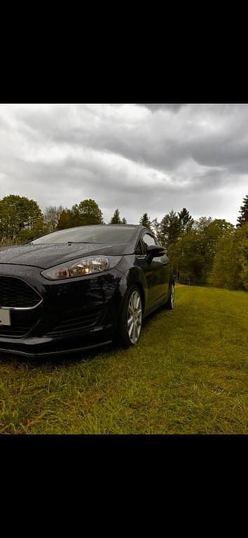 Gebraucht Ford Fiesta Ambiente 60 PS (44 kW) 2016 Blau Kleinwagen