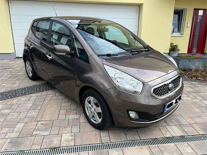 Beige Gebraucht 2014 Kia Venga FIFA World Cup Edition Kleinwagen | 8.259 € (Fairer Preis) - Bild 1/4