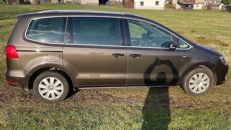 Second-hand VW Sharan 140 CP (102 kW) 2015 Maro Monovolum