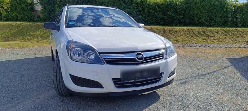 Weiß Gebraucht 2009 Opel Astra Kombi | 3.100 € (Fairer Preis) - Bild 1/4