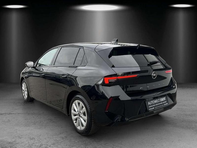 Usado Opel Astra Elegance 131 HP (96 kW) 2024 Preto Sedan