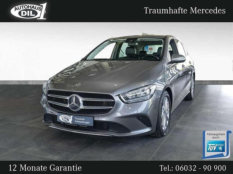 Grau (mountaingrau met.) Gebraucht 2019 Mercedes B180 Van / Kleinbus | 19.850 € (Etwas zu teuer) - Bild 1/3