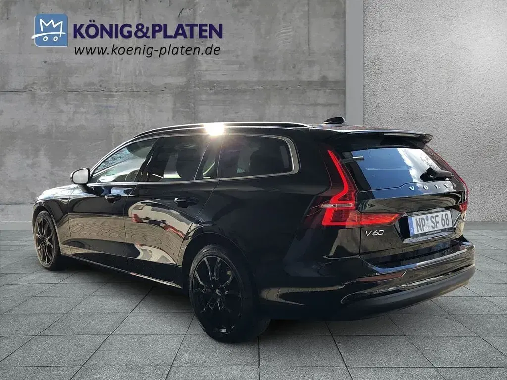 Używany Volvo V60 Core 197 KM (144 kW) 2024 Czarny Kombi
