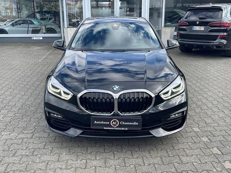 Gebraucht BMW 120 Advantage 190 PS (139 kW) 2022 Schwarz Kleinwagen