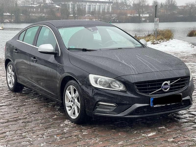 Schwarz Gebraucht 2016 Volvo S60 R-Design Limousine | 10.500 € (Fairer Preis) - Bild 1/4