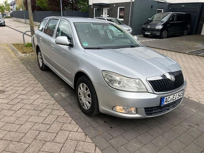 Second-hand Skoda Octavia Ambiente 105 CP (77 kW) 2010 Argintiu Break