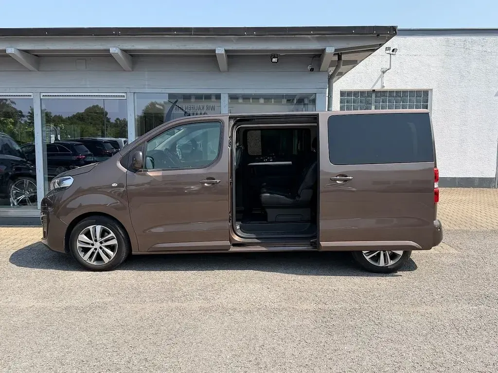 Gebraucht Peugeot Traveller 150 PS (110 kW) 2018 Braun Van / Kleinbus