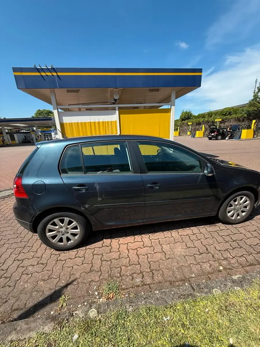 Gebraucht VW Golf V 90 PS (66 kW) 2005 Blau Kleinwagen