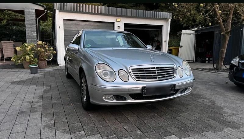 Second-hand Mercedes E200 163 CP (119 kW) 2002 Argintiu Berlinǎ