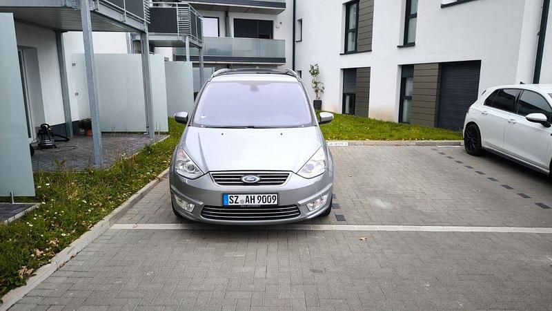 Silber Gebraucht 2010 Ford Galaxy Titanium Van / Kleinbus | 4.100 € (Guter Preis) - Bild 1/4