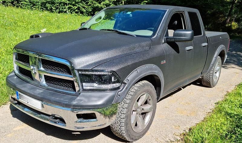 Schwarz Gebraucht 2012 Dodge Ram Abholung | 22.999 € (Fairer Preis) - Bild 1/4
