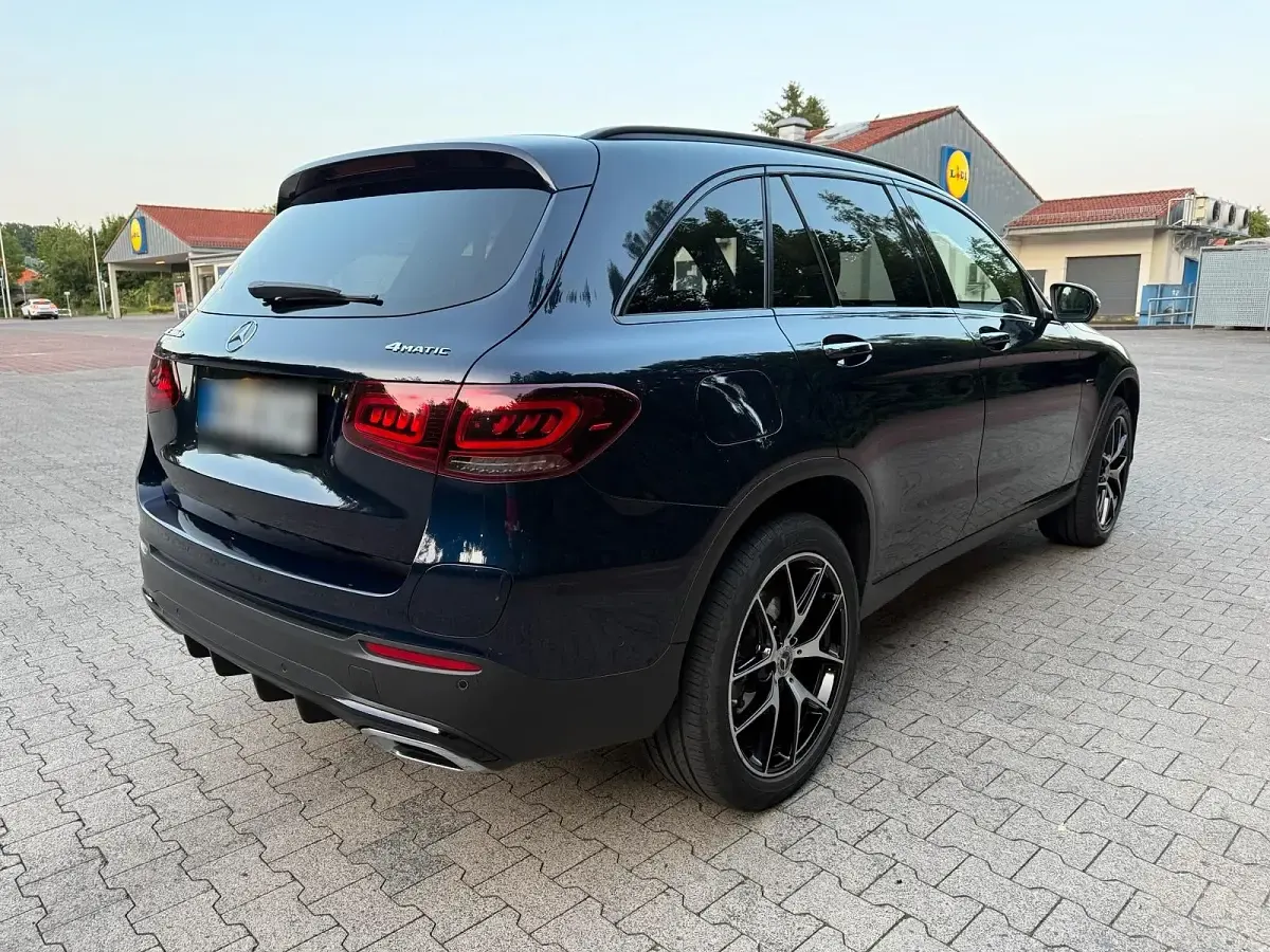 Gebraucht Mercedes GLC300 AMG 194 PS (142 kW) 2021 Blau SUV