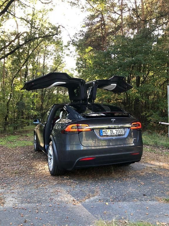 Second-hand Tesla Model X 413 kW (562 CP) 2018 Albastru SUV