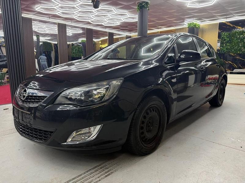 Gebraucht Opel Astra Design Edition 131 PS (96 kW) 2012 Schwarz Limousine