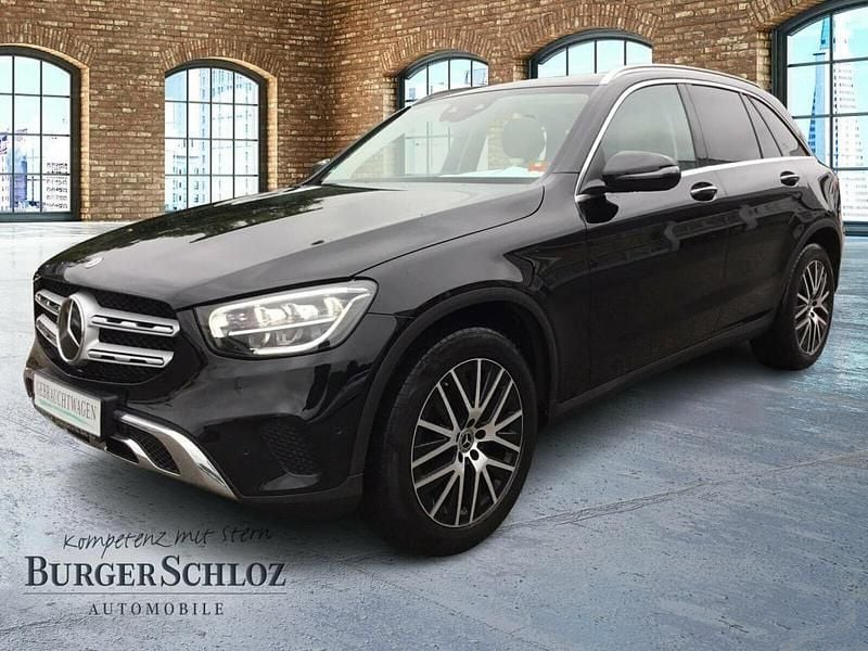 Unilack schwarz Gebraucht 2022 Mercedes GLC300 SUV | 28.400 € (Superpreis) - Bild 1/4