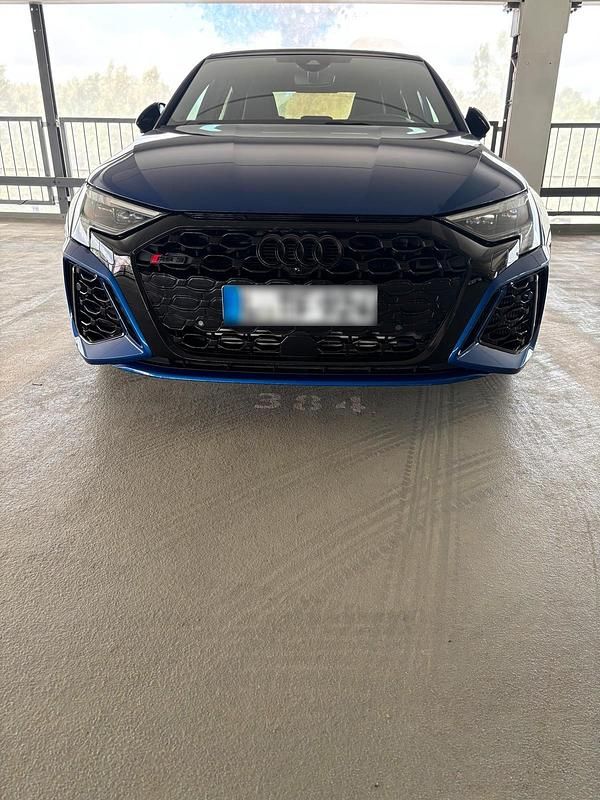 Gebraucht Audi RS3 Sport 400 PS (294 kW) 2023 Blau Limousine