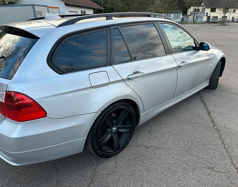 Gebraucht BMW 320 150 PS (110 kW) 2007 Grau Kombi