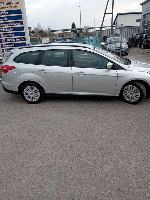 Gebraucht Ford Focus Trend 120 PS (88 kW) 2015 Silber Kombi