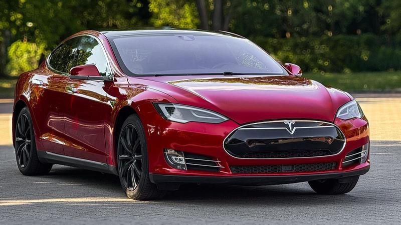 Rot Gebraucht 2014 Tesla Model S Limousine | 29.900 € - Bild 1/4