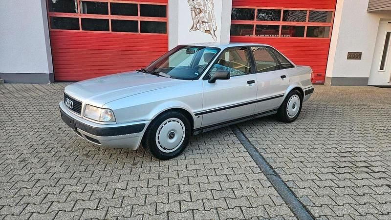 Gebraucht Audi 80 90 PS (66 kW) 1992 Silber Limousine