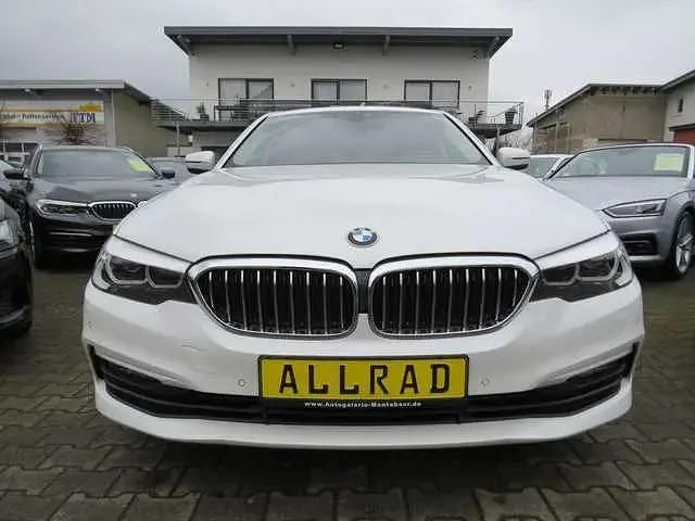 Gebraucht BMW 520 Sport Line 190 PS (139 kW) 2019 Mineralweiss metallic Limousine