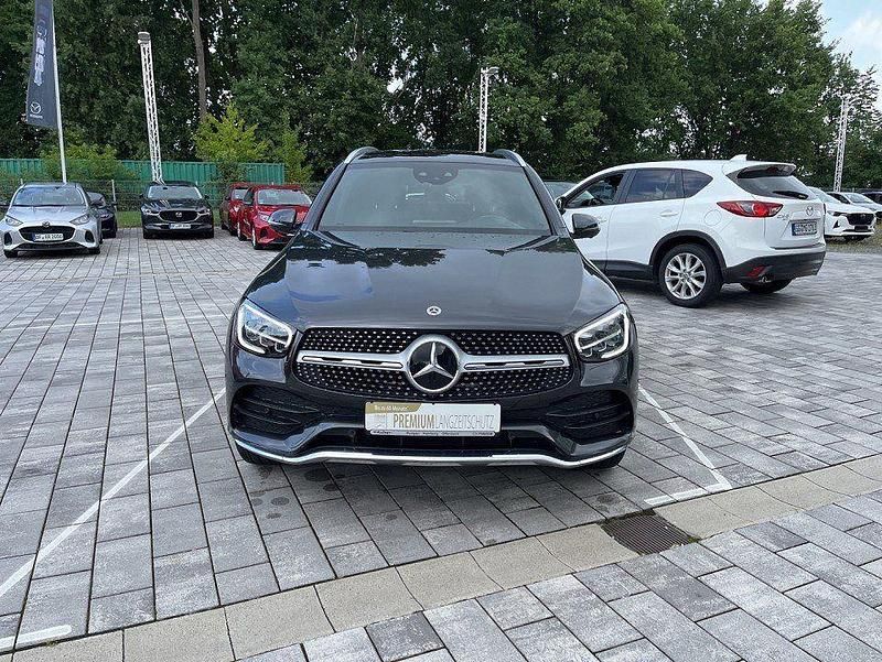 Grafitgrau metalliclack (metallic) Gebraucht 2022 Mercedes GLC220 AMG line SUV | 43.490 € (Fairer Preis) - Bild 1/4