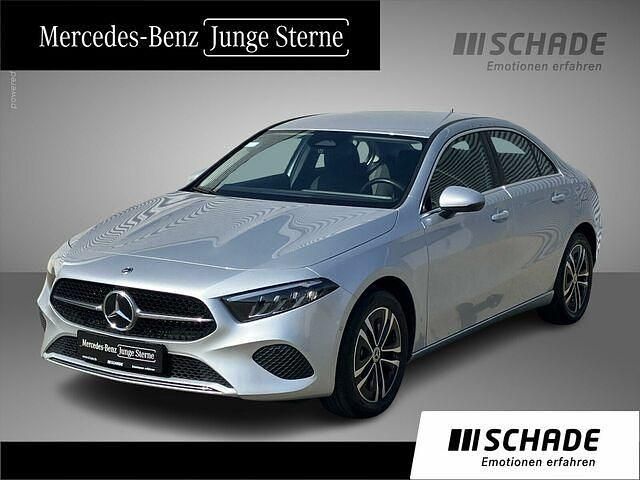 Silber Gebraucht 2023 Mercedes A250 Progressive Kleinwagen | 27.950 € (Fairer Preis) - Bild 1/2