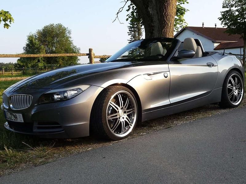Silber Gebraucht 2010 BMW Z4 Sport Line Cabrio | 27.800 € (Etwas zu teuer) - Bild 1/4