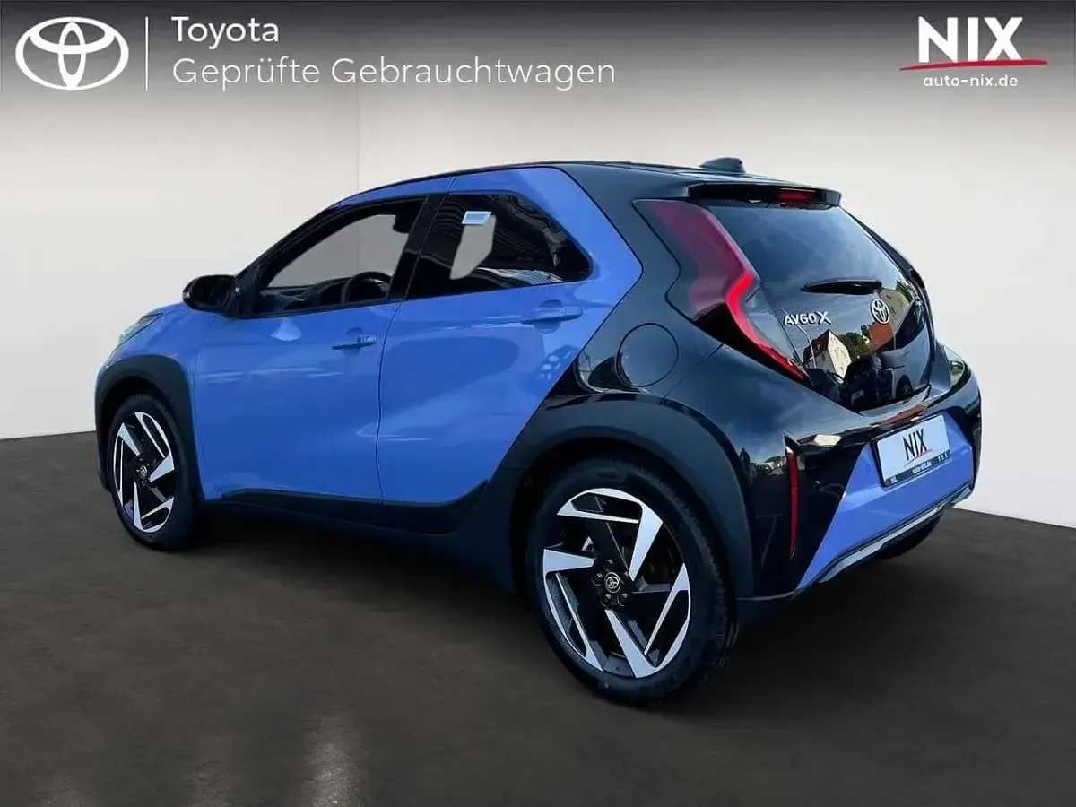 Neu Toyota Aygo X Lounge 116 PS (85 kW) 2026 Grün SUV