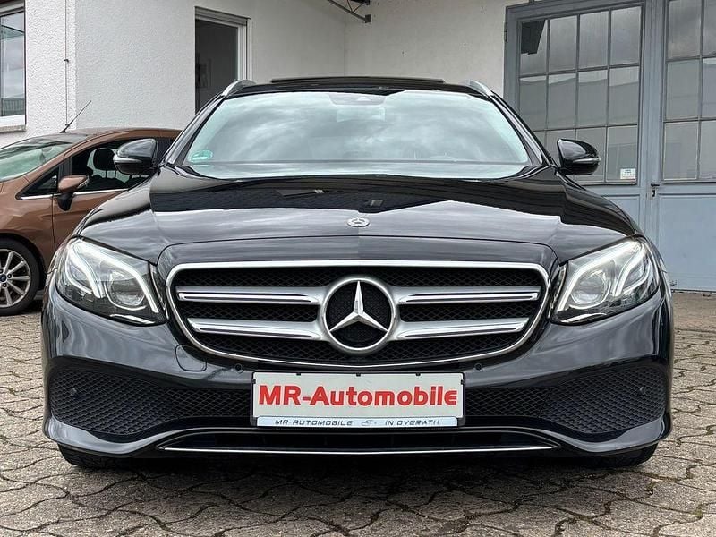 Gebraucht Mercedes E220 Avantgarde 194 PS (142 kW) 2017 Schwarz Limousine