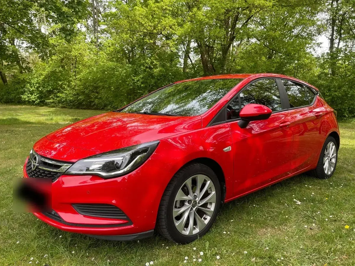 Gebraucht Opel Astra Edition 125 PS (91 kW) 2017 Rot Limousine