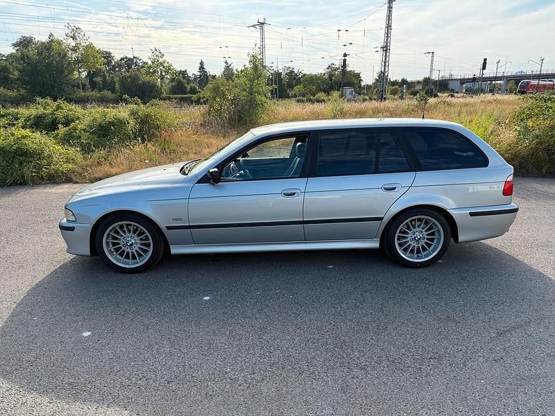 Silber Gebraucht 1997 BMW 528 M Sport Kombi | 6.799 € (Teuer) - Bild 1/4