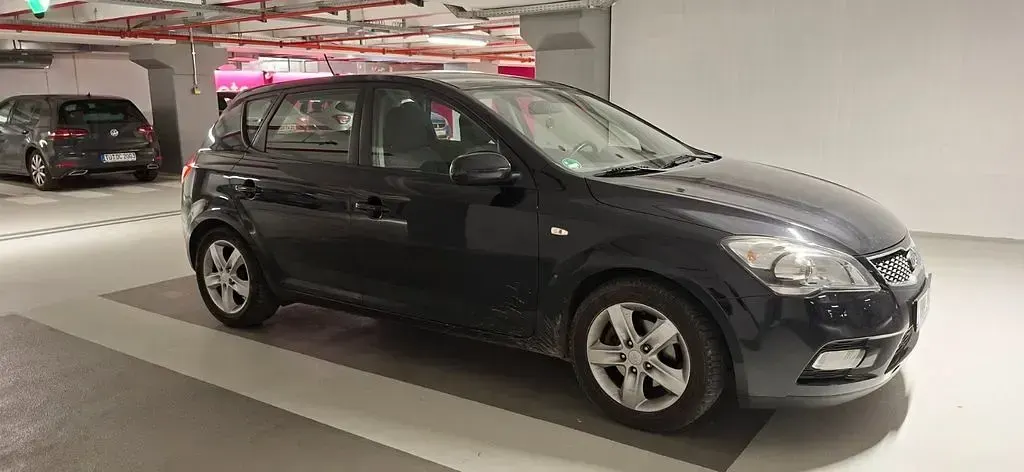 Gebraucht Kia Ceed 90 PS (66 kW) 2012 Schwarz Kleinwagen