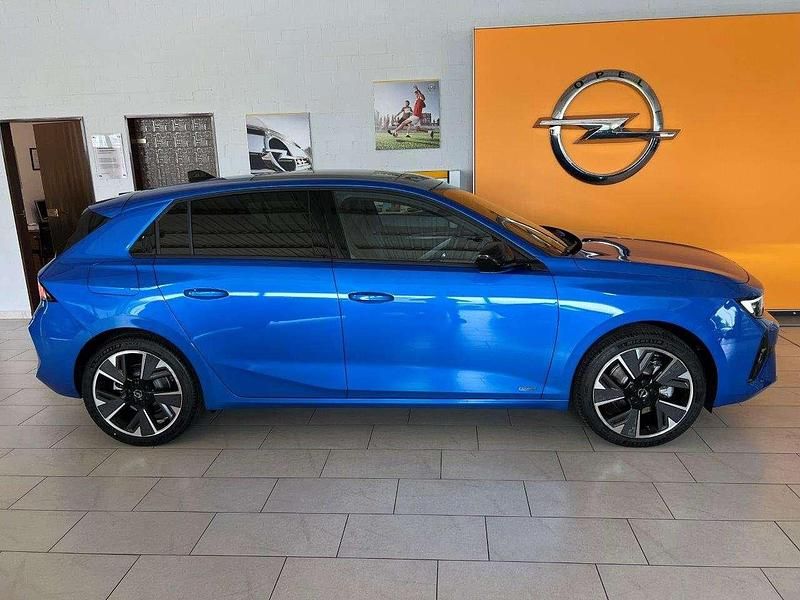 Gebraucht Opel Astra 114 kW (156 PS) 2023 Kobalt blau m2 Limousine