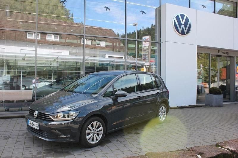 Grau Gebraucht 2016 VW Golf VII Trendline Limousine | 10.990 € (Guter Preis) - Bild 1/4