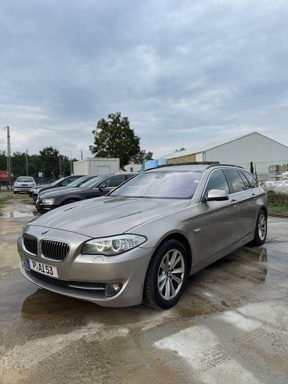 Silber Gebraucht 2012 BMW 530 Comfort Edition Kombi | 7.699 € (Superpreis) - Bild 1/4