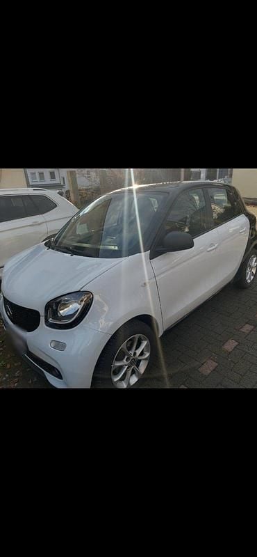 Second-hand Smart ForFour Passion 70 CP (51 kW) 2016 Alb Hatchback
