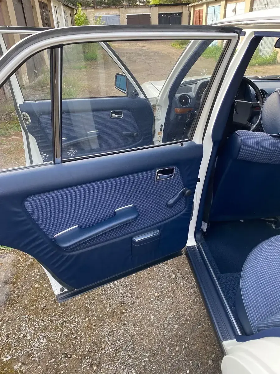 Gebraucht Mercedes 200 109 PS (80 kW) 1983 Weiß Limousine